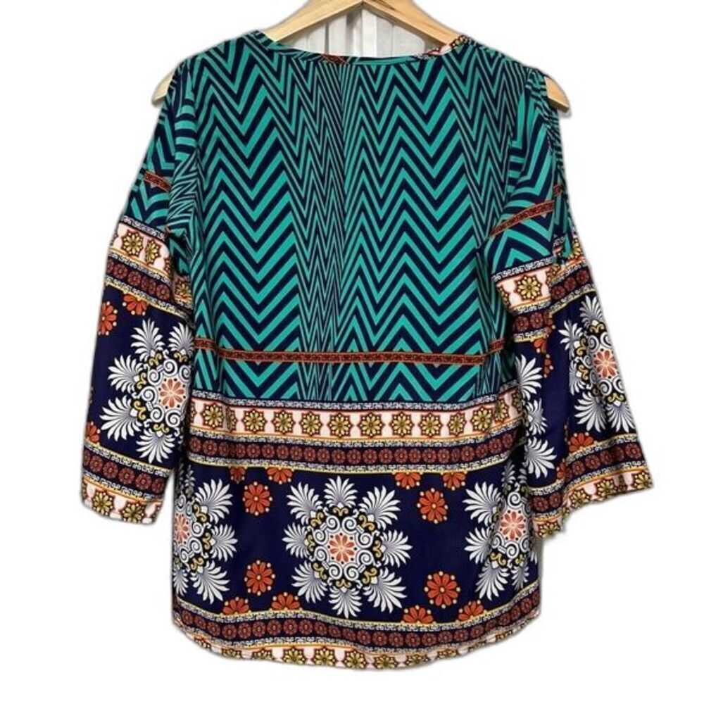 Francesca's Cold Shoulder‎ Floral Medallion Geometric Pattern Small Top - Picture 7 of 16